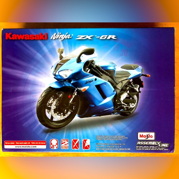 Maisto Motorcycle Building Kit - Kawasaki Ninja ZX-6R Assembly Line - Picture 8 of 8
